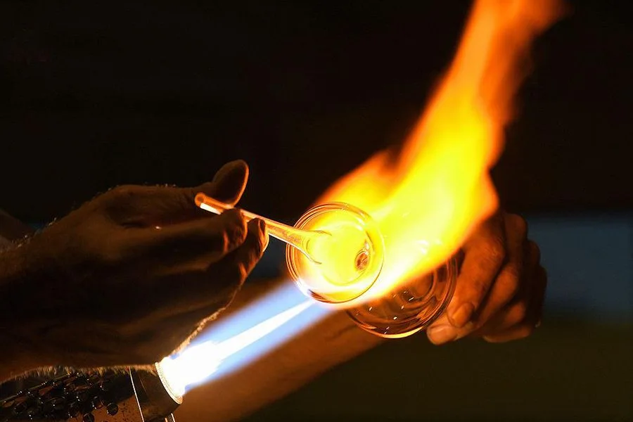 China glass bong factory production line for wholesale glass bong manufacturing