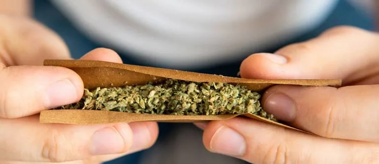 How to Smoke a Blunt? The Beginner’s Guide