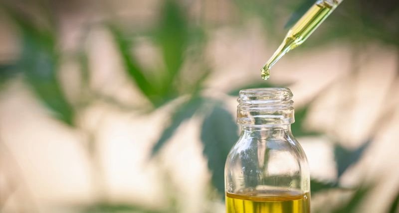 cbd-oil-dropper-usage-hallucinations-explained