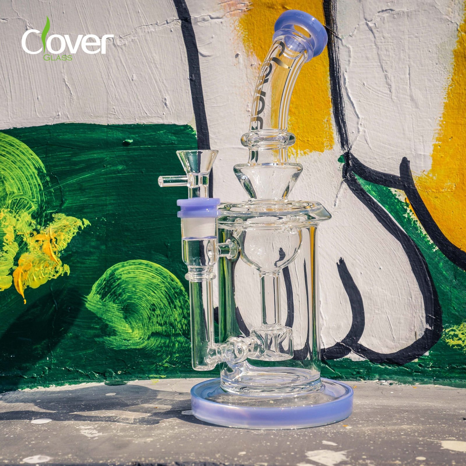 Compact daily-use glass bongs with lower breakage risk