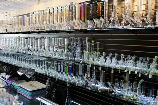 bong water filtration bubbles close up glass diffusion