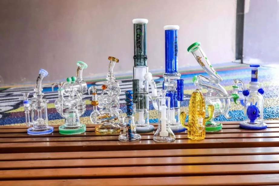 borosilicate glass bong display in smoke shop wholesale shelf